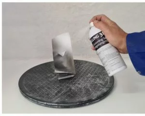Anwendung-3D-Entspiegelungsspray-300×240-1